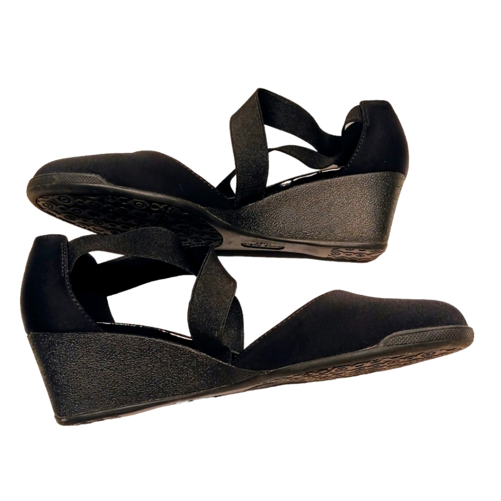 ANNE KLEIN 9-1/2 M IFLEX BLACK FABRIC WEDGE SANDALS